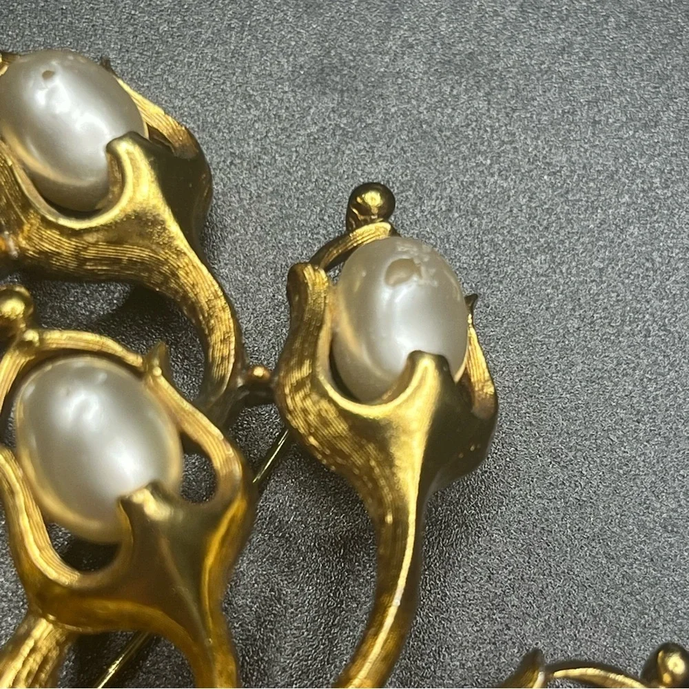 Vintage Tortilani gold tone faux pearl statement brooch large abstract - Picture 4 of 9